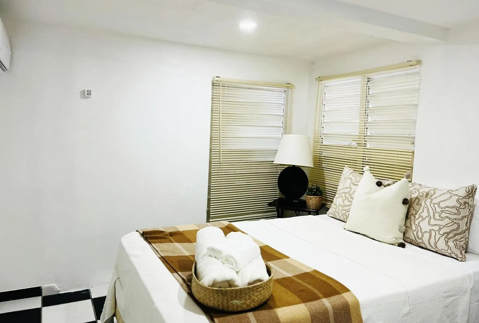 Janer House At San Juan Apartment