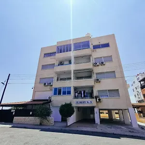 https://mackenzie-seaview-paradise.protaras-cy-hotels.com