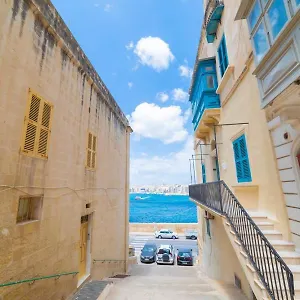 https://central-valletta-townhouse-hosted-by-sweetstay.qawrahotelsmalta.org